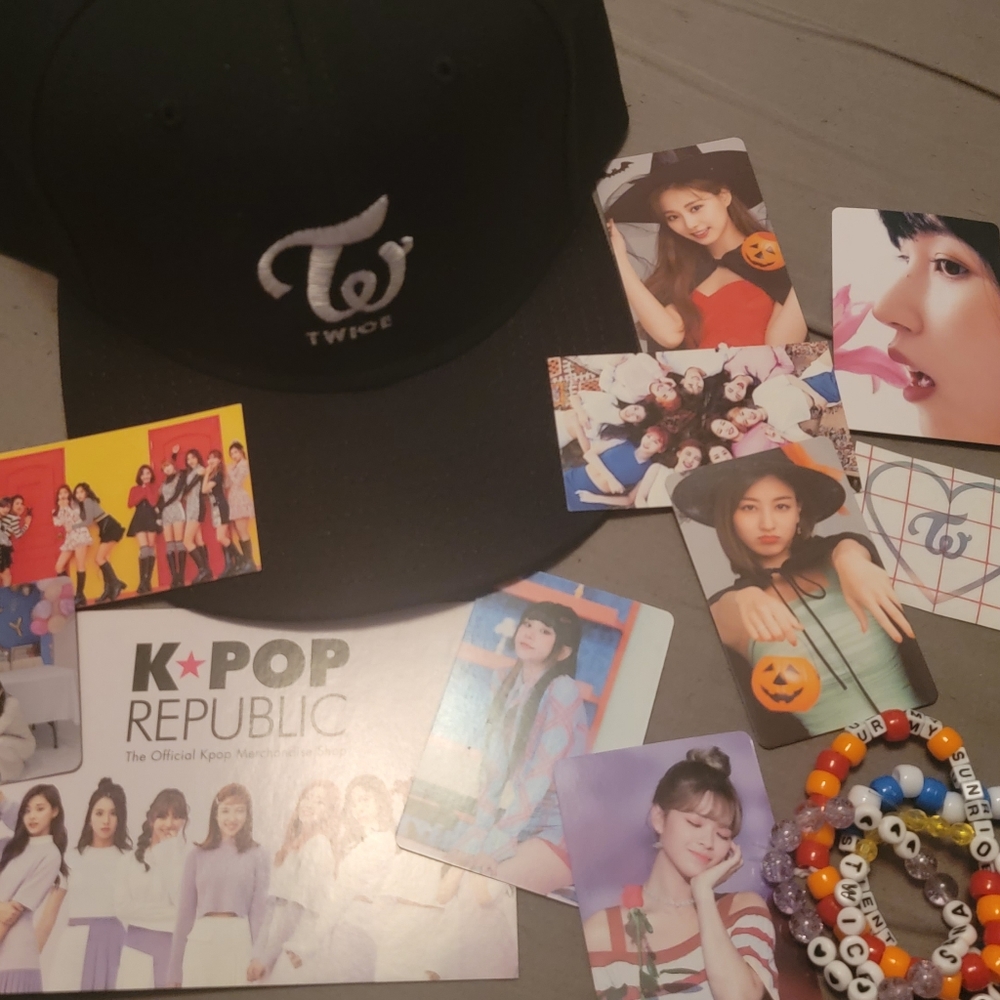 Twice baseball cap + freebies photos pcs